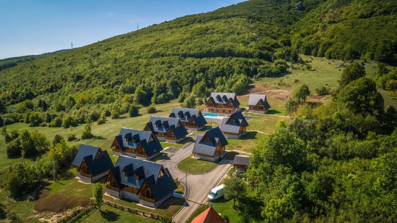 Hôtel Wooden Houses Macola à Korenica Extérieur photo