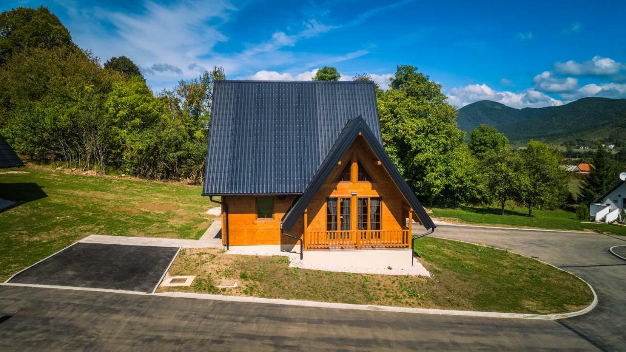 Hôtel Wooden Houses Macola à Korenica Extérieur photo