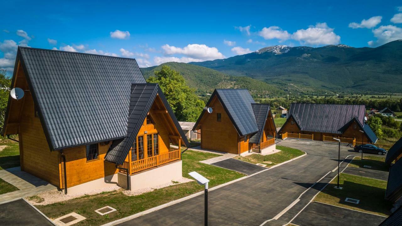 Hôtel Wooden Houses Macola à Korenica Extérieur photo